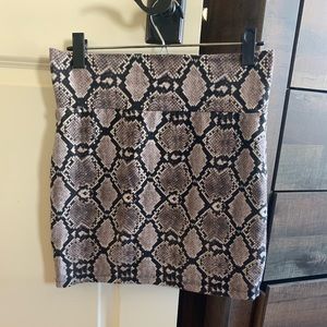 Snakeskin bodycon skirt
